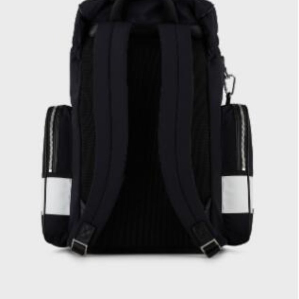 Classic practical shoulder bag
